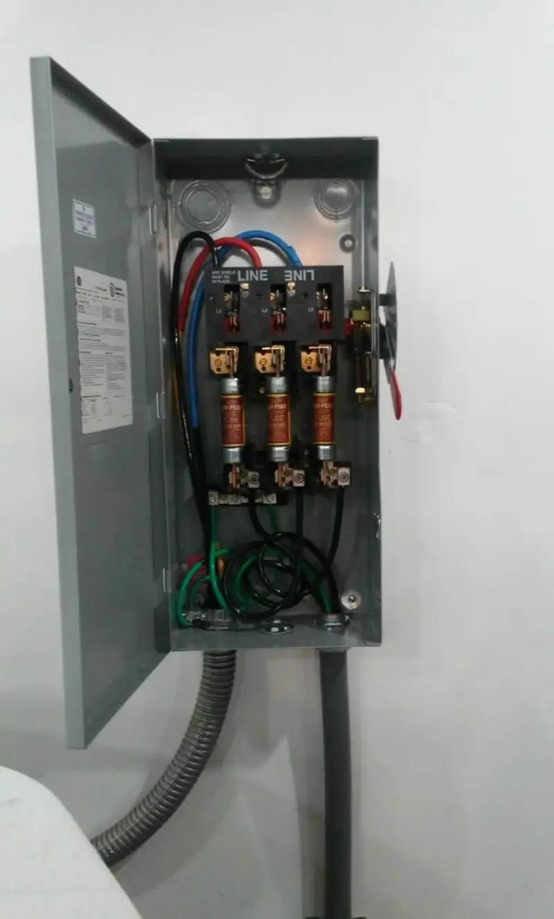 Three-phase disconnect switch installed for Smoke Detector Installation in Massillon